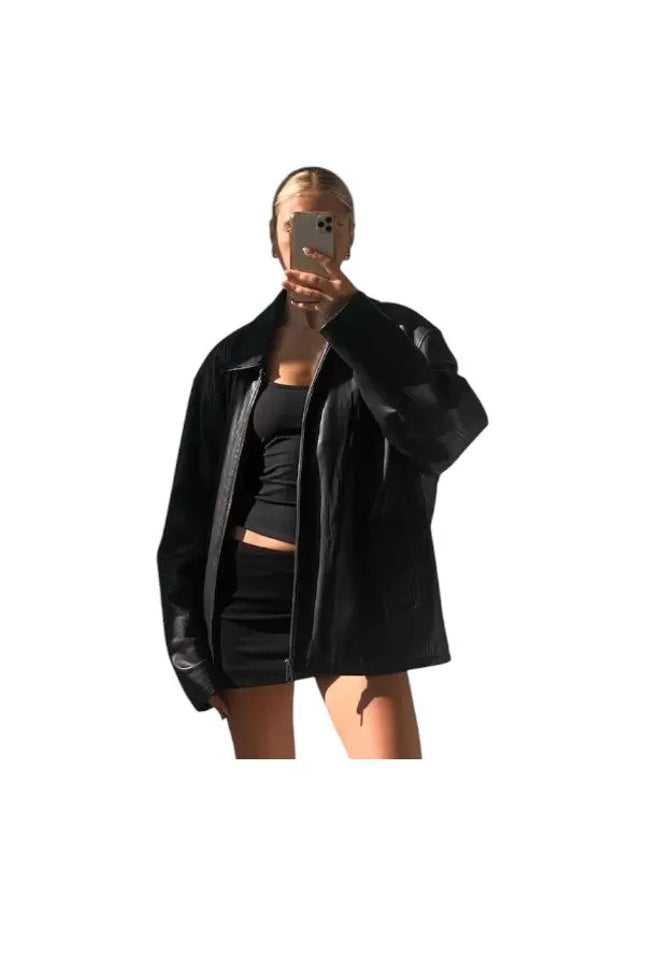 90s oversized women’s jacket with relaxed fit and vintage style look.
